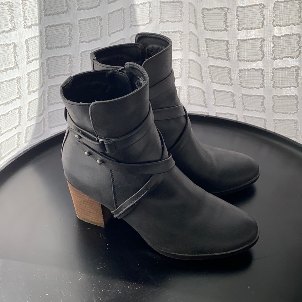 Crown Vintage Boots